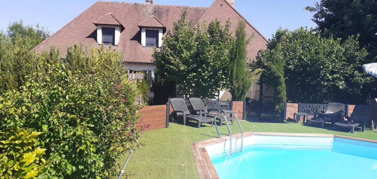 Au P'Tit Versailles Châtillon-sur-Seine Exterior foto
